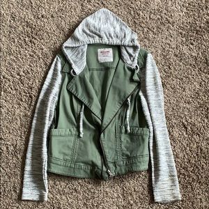 Unique cozy jacket-sweater mix!